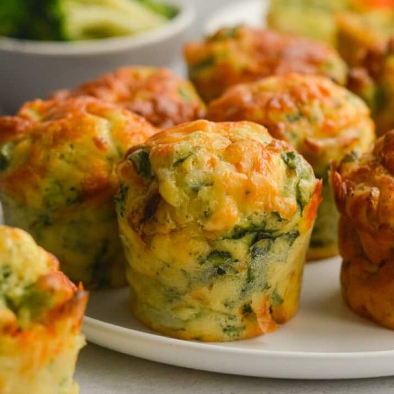 21-Day Wonder Diet Breakfast: Tomato & Egg Muffin Delight