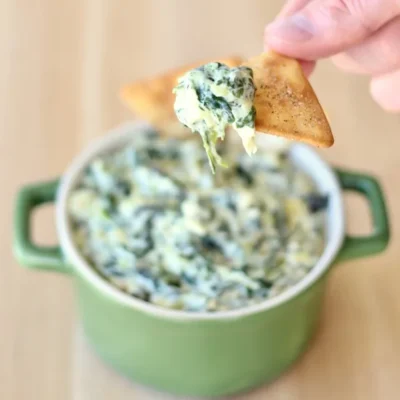 5 Minute Delicious Artichoke Dip