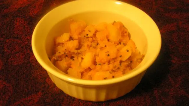 Achaari Alu Or Tangy Potatoes