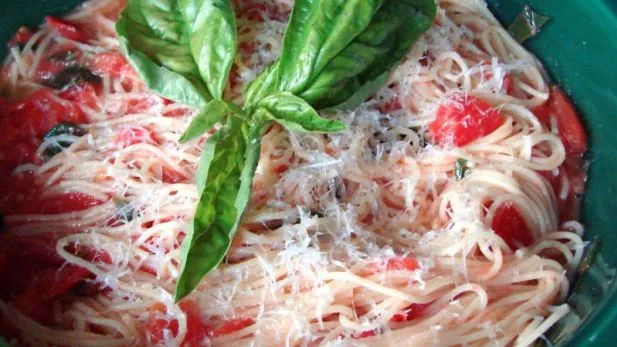 Angel Hair Pasta With Basil & Tomatoes
