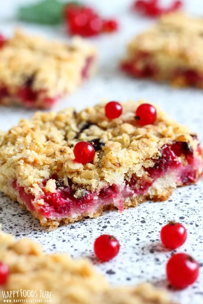 Apple And Black Currant Crumble Bars