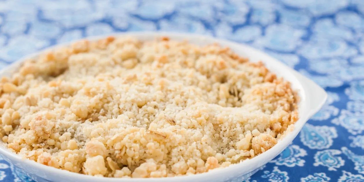 Apple And Rhubarb Crumble