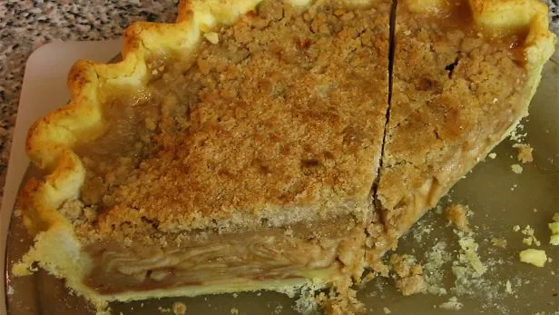 Apple-Cinnamon Crumble Pie