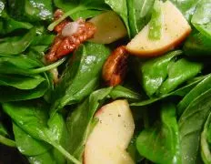 Apple, Spinach, and Toasted Pecan Salad: A Crunchy Delight