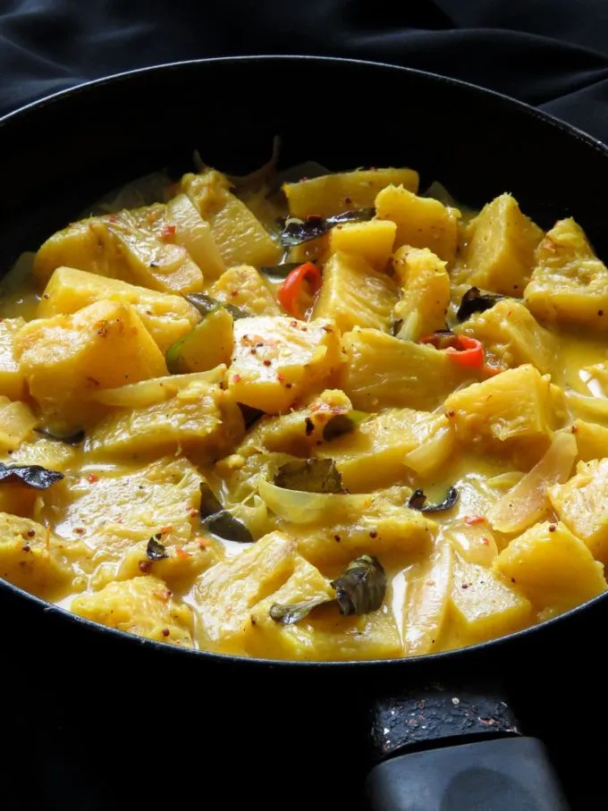 Authentic Sri Lankan Pineapple Curry Recipe: A Tropical Delight