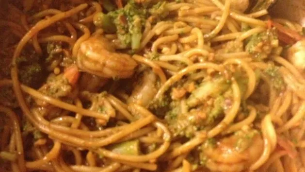 Authentic Thai Shrimp Noodle Delight: A Flavorful Journey