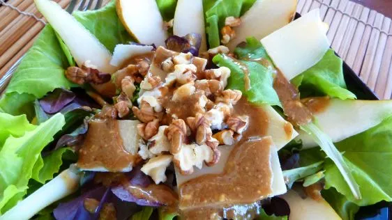 Baby Greens With Pears, Gorgonzola And