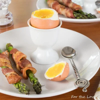 Baked Eggs In Bacon Wraps