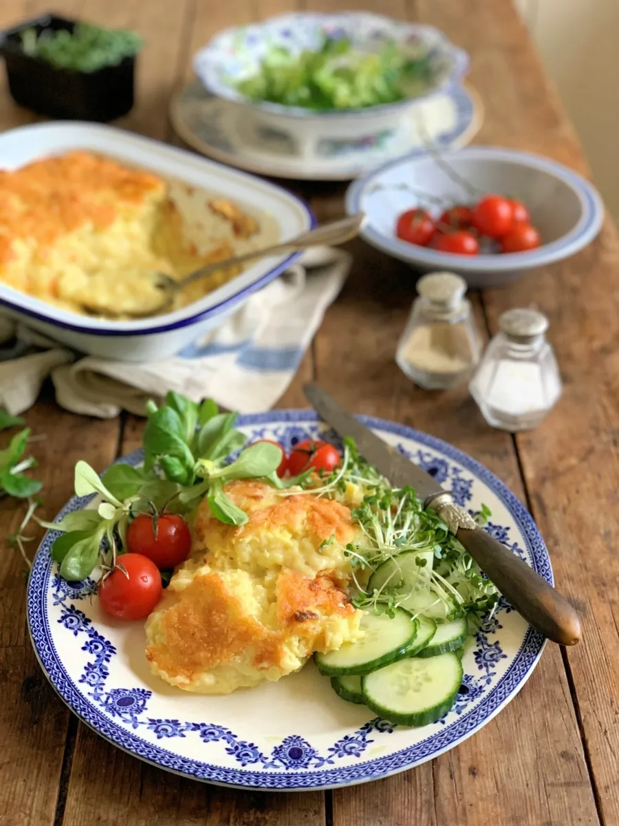 Baked Potatoes And Onion Pie