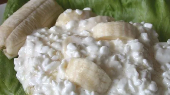 Banana and Sweet Cottage Cheese Delight