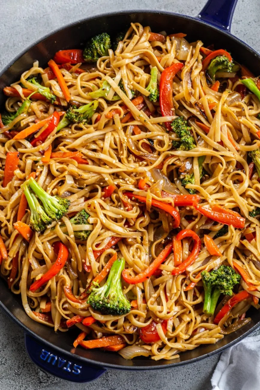 Beef Lo Mein With Broccoli And Bell Pepper