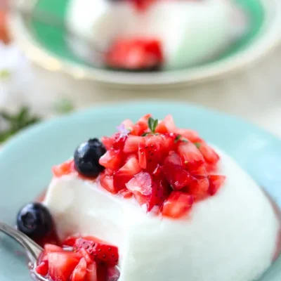 Berry Bliss Yogurt Panna Cotta: A No-Bake Delight