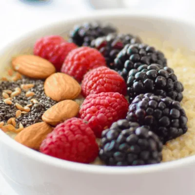 Berry Quinoa Breakfast Bowls