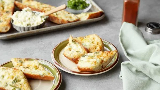 Black Angus Cheesy Garlic Bread