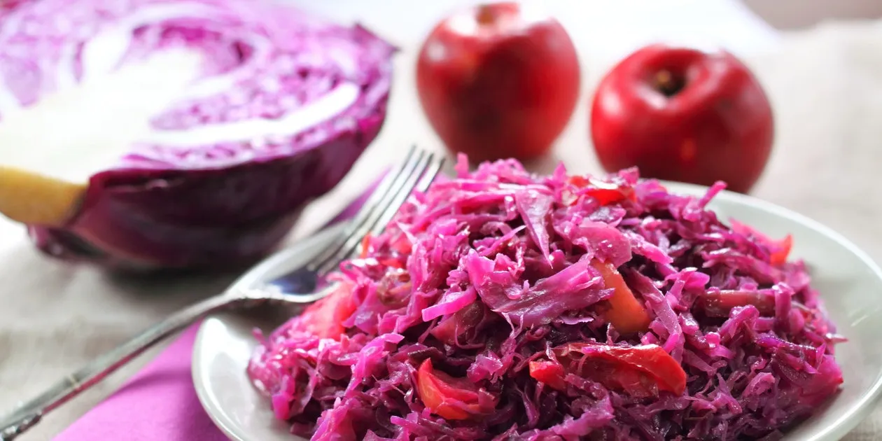 Braised Red Cabbage With Red Onion And Apples