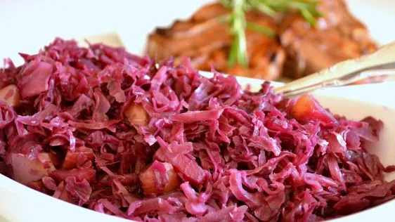 Braised Red Cabbage With Red Onion And Apples