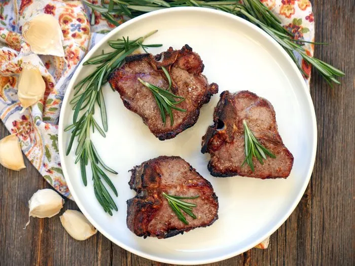 Broiled Seasoned Lamb Chops