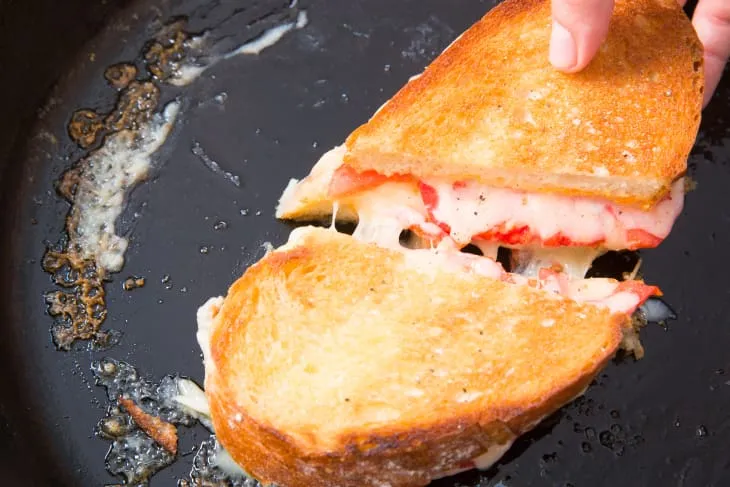 Broiled Tomato And Cheese Sandwiches