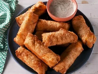 Buffalo Chicken Egg Rolls