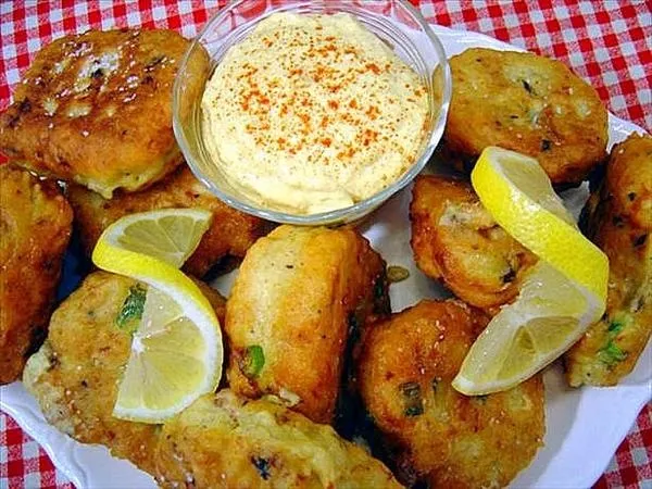 Caribbean-Style Fish Cakes with Spicy Curry Aioli Recipe