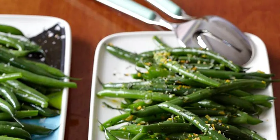 Cheesy Green Beans and Tomatoes Skillet Medley