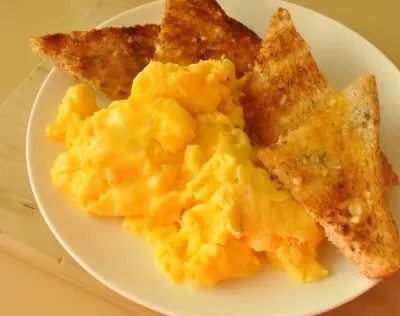 Cheesy Scrambled Eggs . . . Low Fat