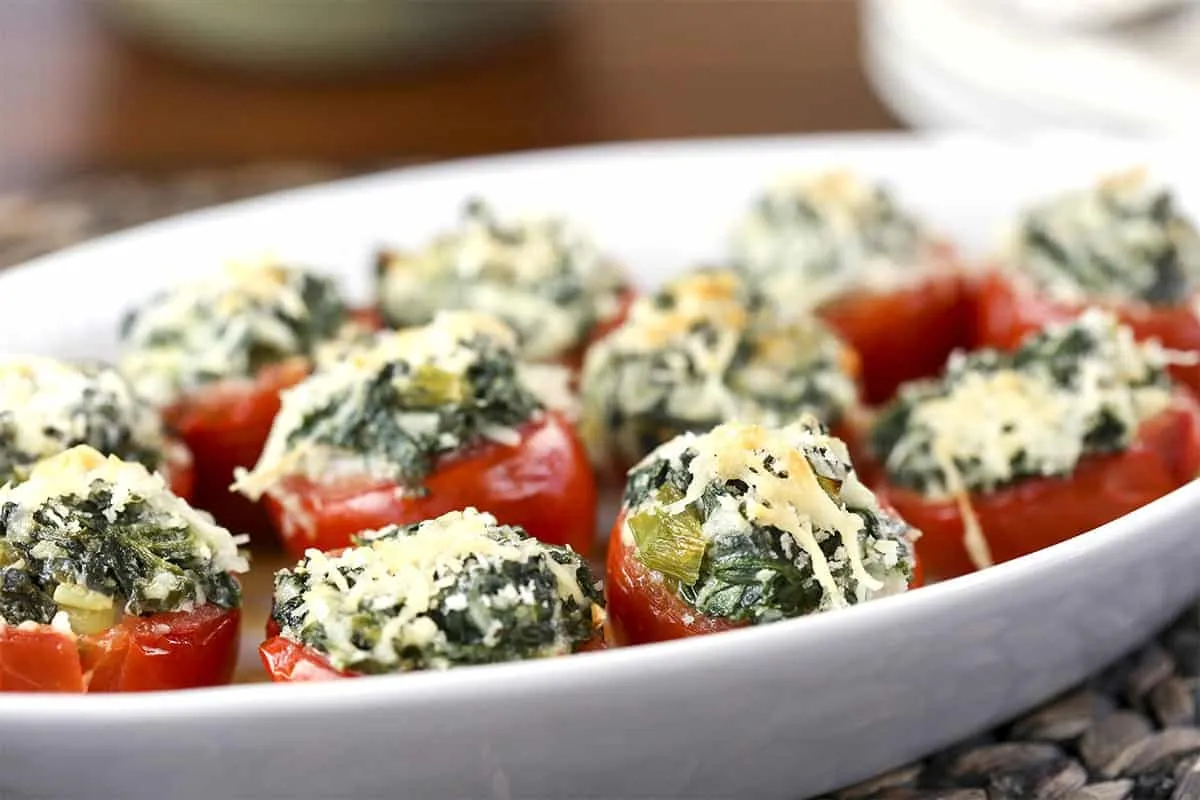 Cheesy Spinach-Stuffed Tomatoes: A Healthy and Flavorful Side Dish