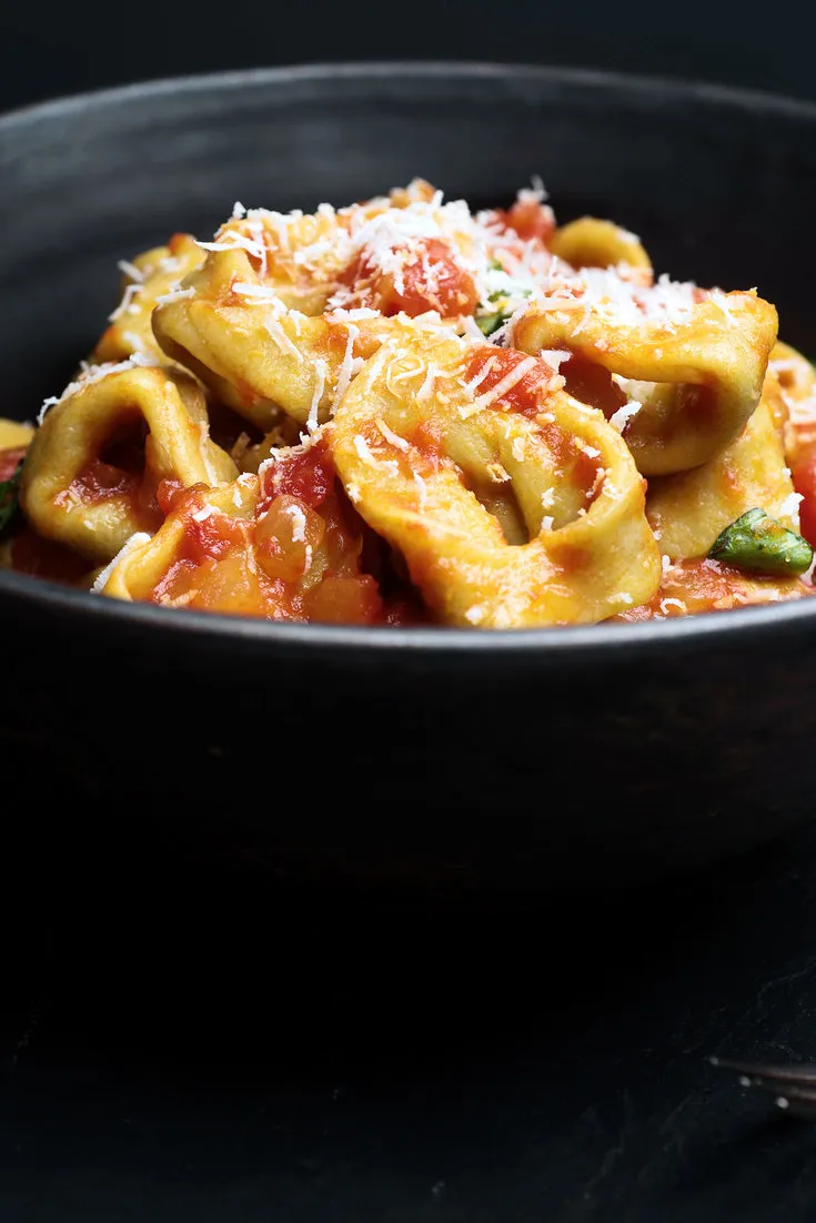 Cheesy Tomato-Stuffed Pasta Shells Bake