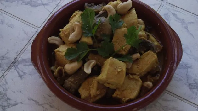 Chicken And Mushrooms In A Nutty Sauce