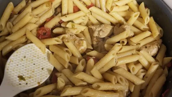 Chicken And Pasta In White Wine Garlic