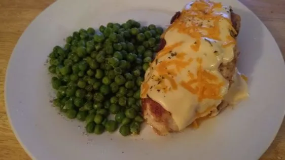 Chicken Breasts With Cheese Sauce