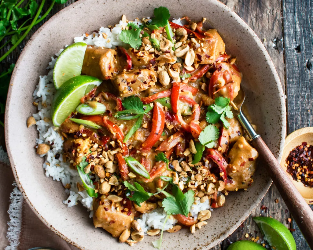 Chicken Chunks With Peanuts In Spicy Sauce