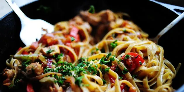 Chicken Cutlets & Spaghetti With Peppers & Onions