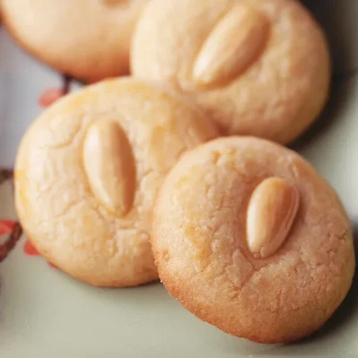 Chinese Almond Peanut Butter Cookies