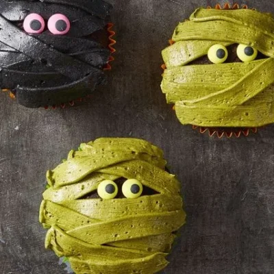 Chocolate Mummy Cupcakes