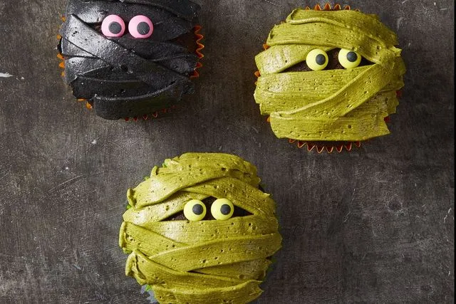 Chocolate Mummy Cupcakes