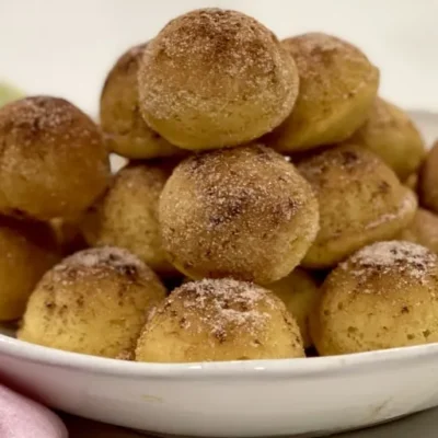 Cinnamon Applesauce Cake Doughnuts