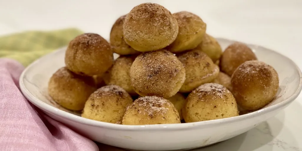 Cinnamon Applesauce Cake Doughnuts