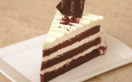 Classic 1920s Waldorf Astoria Red Velvet Cake Recipe