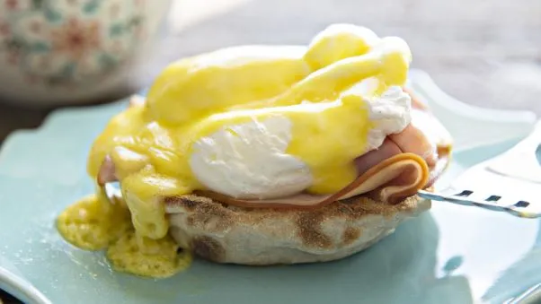 Classic Eggs Benedict with Homemade Hollandaise Sauce