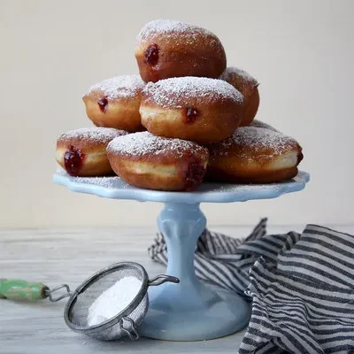 Classic Jelly-Filled Sufganiyot: A Traditional Jewish Doughnut Recipe