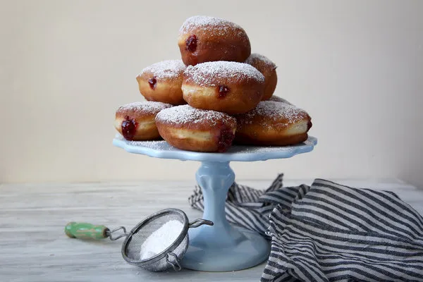 Classic Jelly-Filled Sufganiyot: A Traditional Jewish Doughnut Recipe