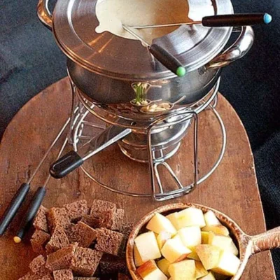 Classic Swiss Three-Cheese Fondue