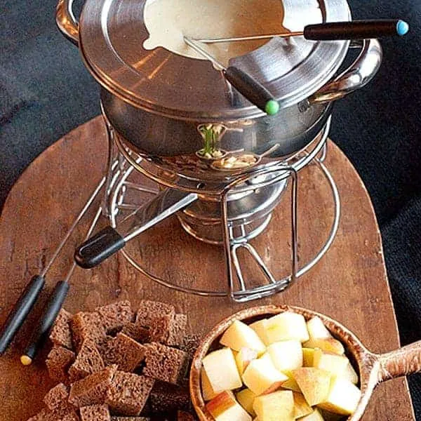 Classic Swiss Three-Cheese Fondue