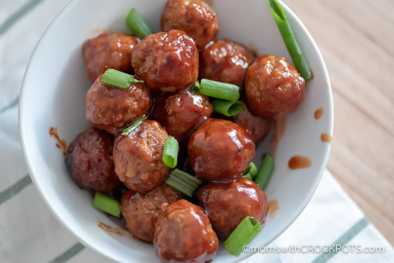 Cocktail Meatballs In Bbq Dip