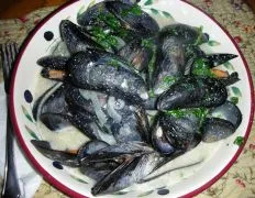 Creamy Broth Steamed Mussels: A Fresh Seafood Delight