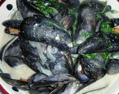 Creamy Broth Steamed Mussels: A Fresh Seafood Delight