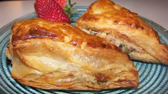 Creamy Chicken And Garlic Picnic Pasties-Parcels