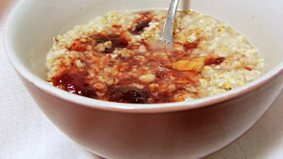 Creamy Peanut Butter & Jam Oatmeal