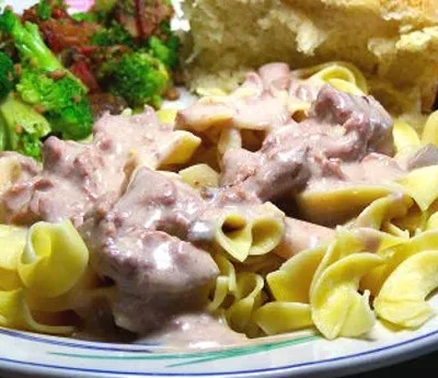 Creamy Slow Cooker Beef Stroganoff With Sour Cream